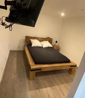 Curgy Apartment | Appartement confortable à Curgy avec terrasse 60 m²