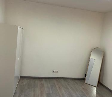 Vorst Apartment | Appartement confortable avec garage premier étage sans terrasse