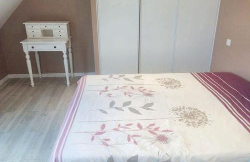Planguenoual Apartment | Appartement confortable à Lamballe avec vue sur mer