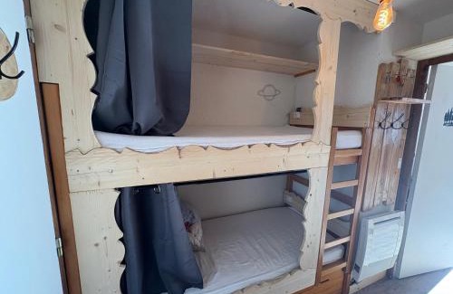 Le Praz de Lys Apartment | Appartement cosy à la montagne aux pieds des pistes pour 4 personnes et 1 bébé
