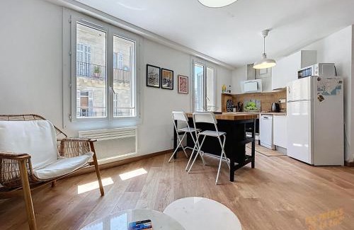 1st Arrondissement Apartment | Appartement cosy à la Rotonde - Lumineux - Les Frères de la Loc'