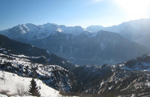 Eclose-Ouest Apartment | Appartement cosy 2 pièces, balcon sud, proche remontées et commerces, parking, casier à skis, 5 pers - FR-1-405-107