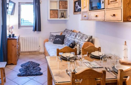 Val-Thorens Apartment | Appartement cosy, 4 pers, Val Thorens, skis aux pieds, balcon, cuisine équipée - FR-1-637-51