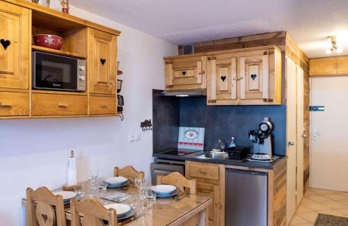 Val-Thorens Apartment | Appartement cosy, 4 pers, Val Thorens, skis aux pieds, balcon, cuisine équipée - FR-1-637-51