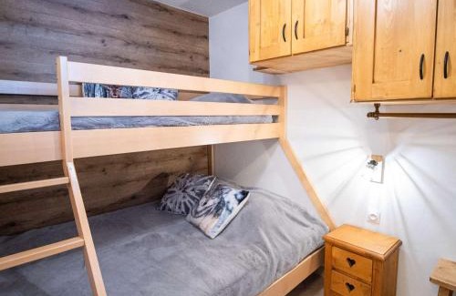 Val-Thorens Apartment | Appartement cosy, 4 pers, Val Thorens, skis aux pieds, balcon, cuisine équipée - FR-1-637-51