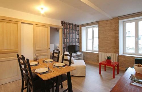 Segrie-Fontaine Apartment | Appartement cosy au-dessus d'un café littéraire avec jardin et location de vélos, proche de Condé-en-Normandie - FR-1-497-93