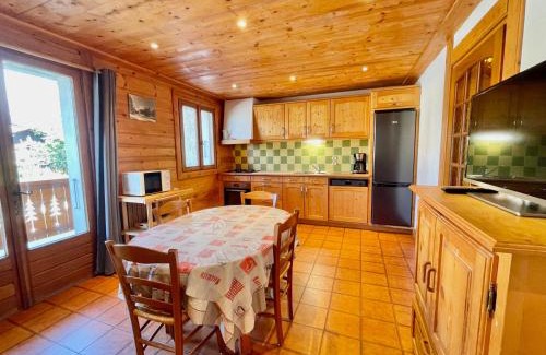 Crest-Voland Apartment | Appartement cosy au pied des pistes, balcon, parking - FR-1-505-140