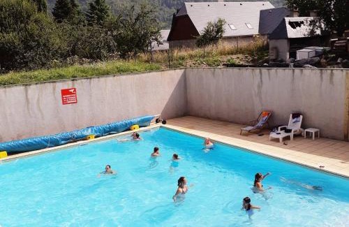 Vignec Apartment | Appartement cosy avec balcon, piscine saisonnière, proche Saint-Lary-Soulan, jusqu'à 6 personnes - FR-1-504-148