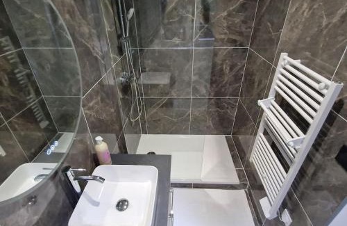 Saint-Serge Apartment | Appartement Cosy centre-ville