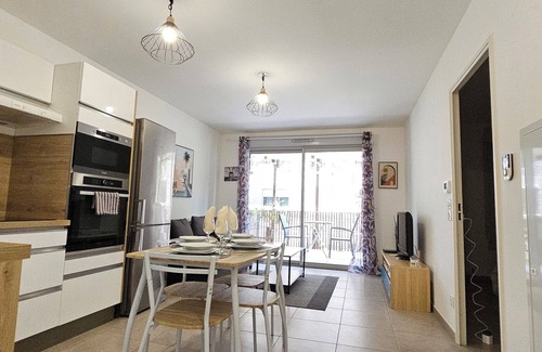 Saint-Sylvestre Apartment | Appartement Cosy Dans Un Ecrin De Verdure -Nice, 135€ per night