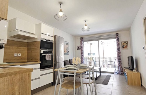 Saint-Sylvestre Apartment | Appartement Cosy Dans Un Ecrin De Verdure -Nice, 135€ per night