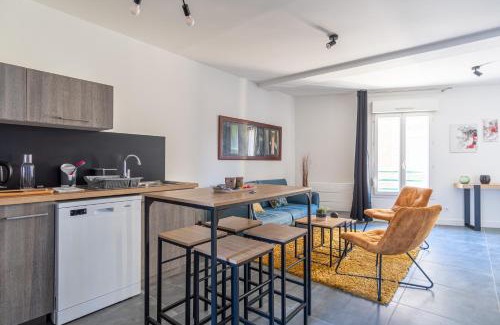 Anatole France Danton Apartment | Appartement COSY Danton 2 chambres