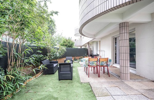 Ermont Apartment | Appartement Cosy en centre-ville en rez de chaussée avec jardin privatif.
