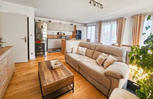 Magny-le-Hongre Apartment | Appartement cosy près Disney, jardin & terrasse