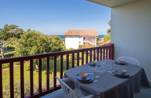 Saint-Jean-de-Luz Apartment | Appartement Cosy 3* avec Terrasse, Piscine et Parking Privé à 10 min de la Plage d’Erromardie - FR-1-4-524
