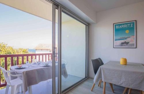 Saint-Jean-de-Luz Apartment | Appartement Cosy 3* avec Terrasse, Piscine et Parking Privé à 10 min de la Plage d’Erromardie - FR-1-4-524