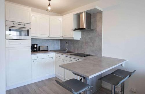 Saint-Jean-de-Luz Apartment | Appartement Cosy 3* avec Terrasse, Piscine et Parking Privé à 10 min de la Plage d’Erromardie - FR-1-4-524