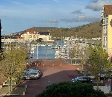 Port Guillaume Apartment | Appartement cosy vue port
