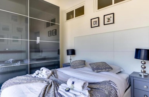 16th Arrondissement Apartment | Appartement d'Artiste, Terrasse Vue Tour Eiffel