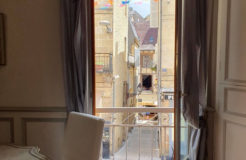 Sarlat-la-Caneda Historic Center Apartment | Appartement Dans le Centre Historique de Sarlat la Canéda