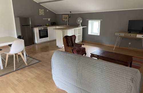 Caderousse Apartment | Appartement Dans un Grand mas au Calme 10 Minutes D'orange et de L'autoroute A7