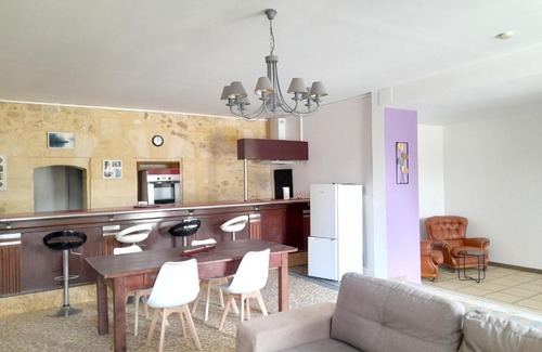 Cambes Apartment | Appartement de 2 chambres avec jardin clos a Cambes
