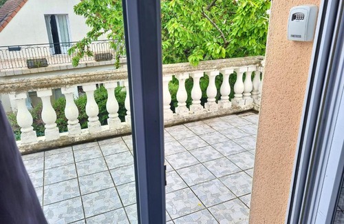 Chenove Apartment | Appartement de 2 chambres avec terrasse et wifi a Chenove