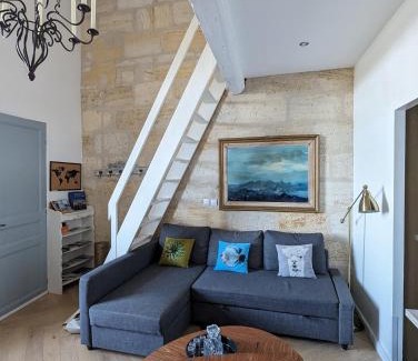 Saint-Michel Apartment | Appartement de charme sous les toits avec vue sur la Garonne