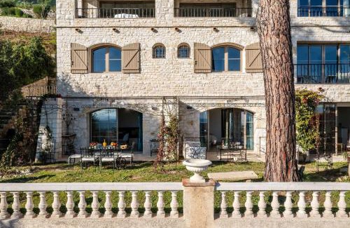 La Colle-sur-Loup Apartment | Appartement de Charme avec jacuzzi et sauna – Une Expérience Authentique et Intemporelle