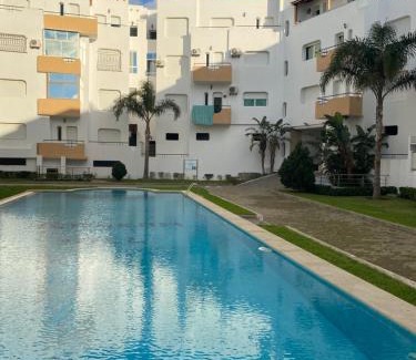 Achakkar Apartment | Appartement de Luxe à Achakar Hill - Vue Imprenable et Accès à Deux Piscines