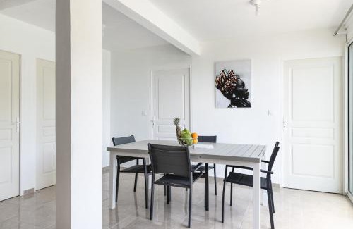 Le Precheur Apartment | Appartement des 5 Trésors - piscine et vue panoramique