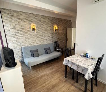 Juan-les-Pins Apartment | Appartement Des Iles