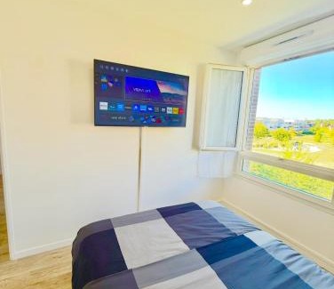Corbeil-Essonnes Apartment | Appartement deux pièces refait à neuf parking et wifi