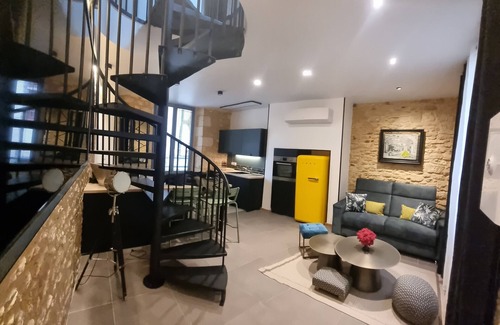 Sarlat-la-Caneda Apartment | Appartement Duplex Deluxe Avec Parking Sarlat Centre