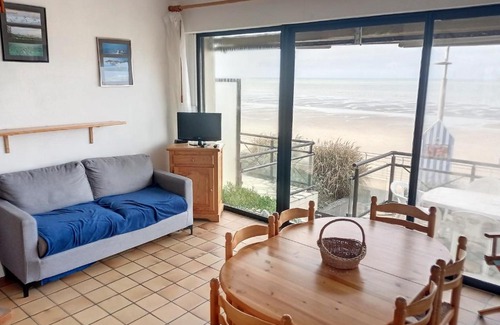 Saint-Pair-sur-Mer Apartment | Appartement Duplex en Front de Mer avec Terrasse – Accès Direct Plage – 2 Chambres + Cabine - FR-1-361-456