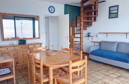 Saint-Pair-sur-Mer Apartment | Appartement Duplex en Front de Mer avec Terrasse – Accès Direct Plage – 2 Chambres + Cabine - FR-1-361-456