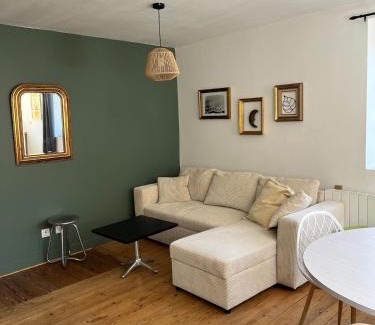 Trevoux Apartment | Appartement duplex centre historique