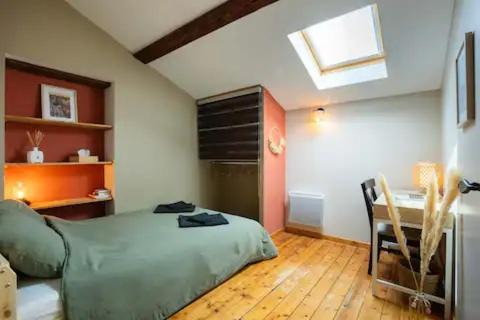 Chaponost Apartment | Appartement duplex chaleureux au calme