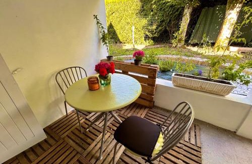 Chatillon-sur-Indre Apartment | Appartement entrée privative, terrasse et jardin