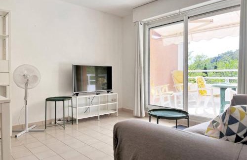 Cavaliere Apartment | Appartement en bord de mer avec terrasse, 3 pièces, 4 couchages, parking privé au Lavandou - FR-1-251-555