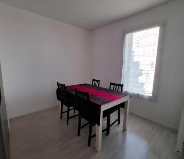 Center Apartment | Appartement en centre-ville