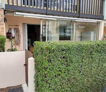Villers-sur-Mer Apartment | Appartement en rez-de jardin à 50m de la mer!