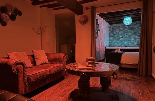 Chartres Apartment | Appartement et Jacuzzi privatif, cœur de Chartres.