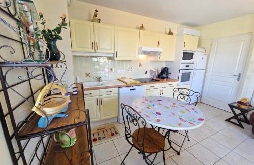 Port District Apartment | Appartement face mer à Châtelaillon, accès direct plage, balcon vue mer, calme et proche commerces - FR-1-706-20