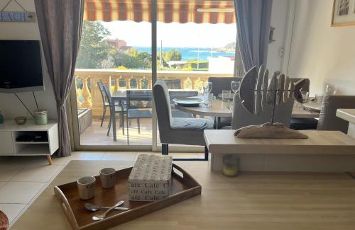 Boulouris-sur-Mer Apartment | Appartement face à la plage