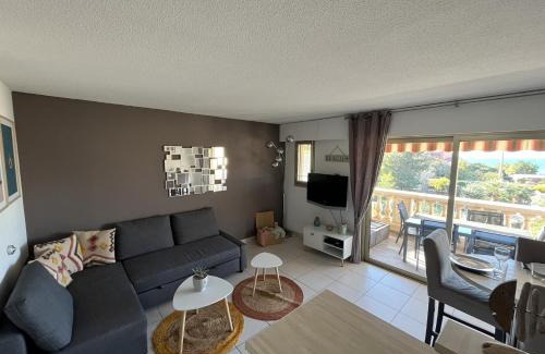 Boulouris-sur-Mer Apartment | Appartement face à la plage