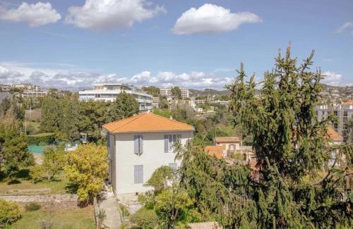 Riou - Petit Juas - Av de Grasse Apartment | Appartement familial, lumineux, calme avec parking