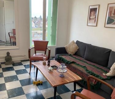 Cosne-Cours-sur-Loire Apartment | Appartement agréable Cosne- Cours- sur- Loire