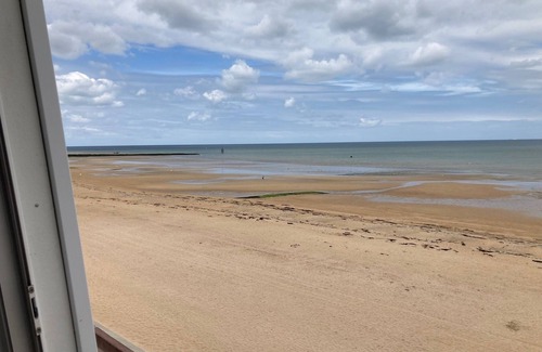 Courseulles-sur-Mer Apartment | Appartement VUE Mer-acces Direct Plage