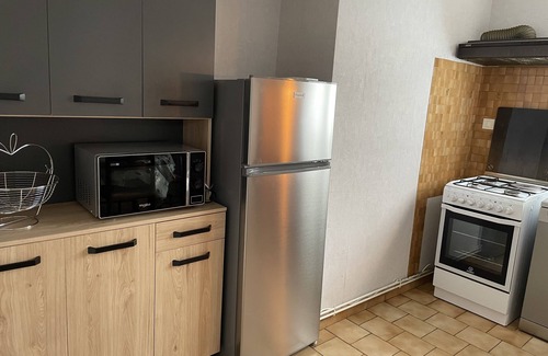 La Tour-dʼAuvergne Apartment | Appartement au Bord du lac 2 Chambres, Plein Pied Avec Terrasse